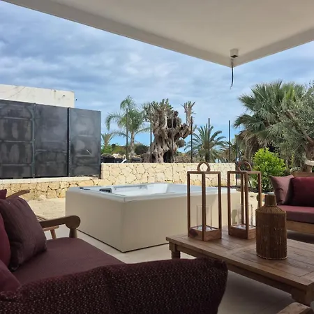 Cala Coralli בית הארחה